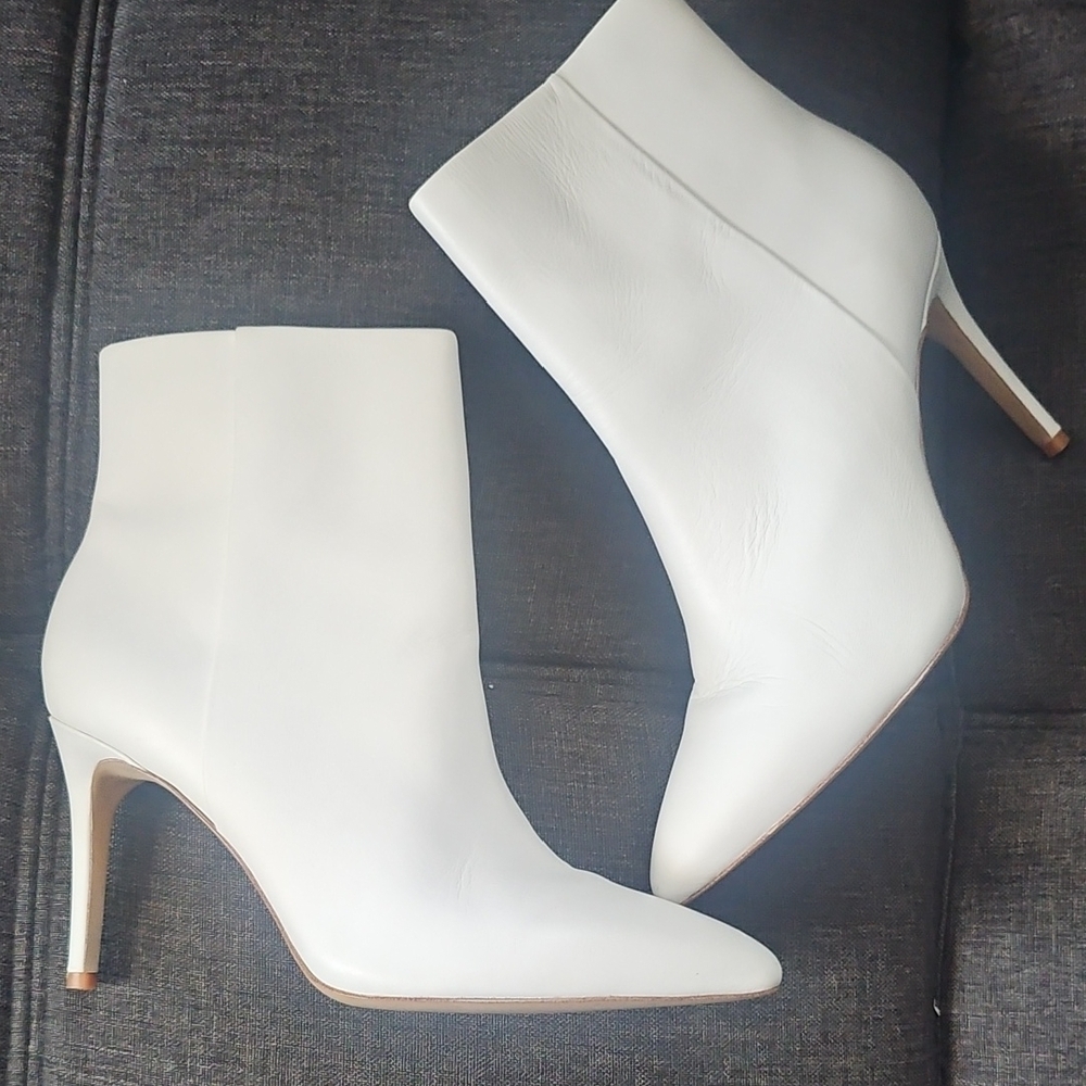 Aldo White Heeled Boots with Sleek Design